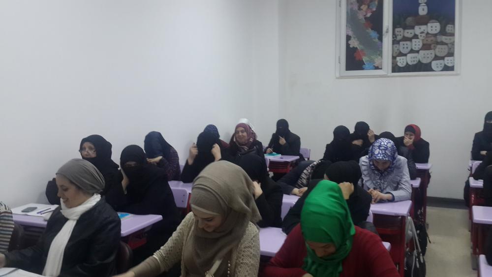 Suriyeli kızlarımıza okuma-yazma(Türkçe) Eğitim kursları